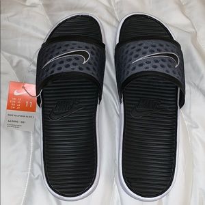 Nike Rejuven8 Slide 3
